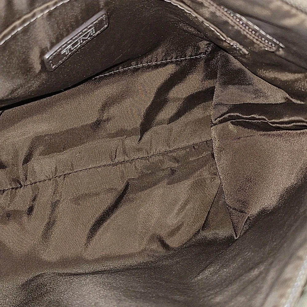 Tumi Olive Green Nylon Crossbody Shoulder Bag - Picture 13 of 16